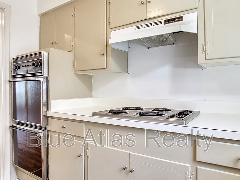 3903 Hawthorne Ave #201 — Photo 5