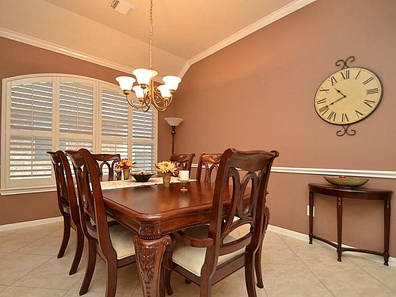 DINNING AREA WITH CROWN MOLDING THROUGHOUT