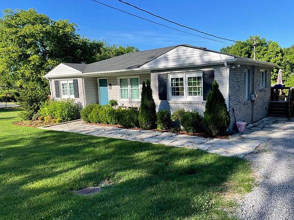 2nd image of 390 Moores Cir