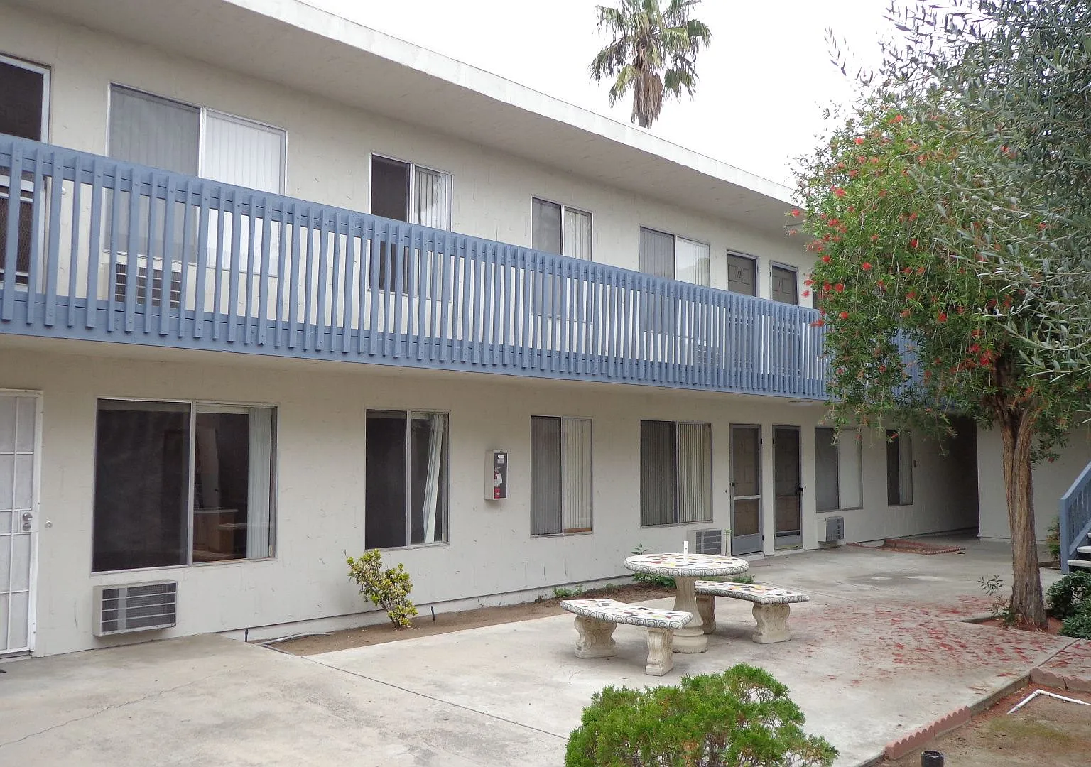 Menlo / Talmadge Villas — Photo 3