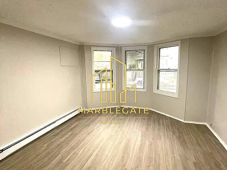 265 W Runyon St #11 — Photo 2