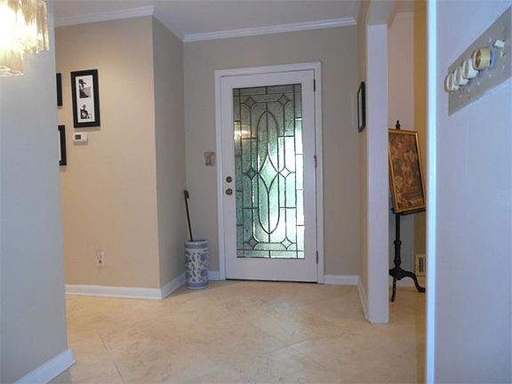 3rd image of 2489 Lauderdale Dr