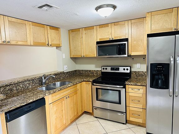 3rd image of 2589 NE 15th Street