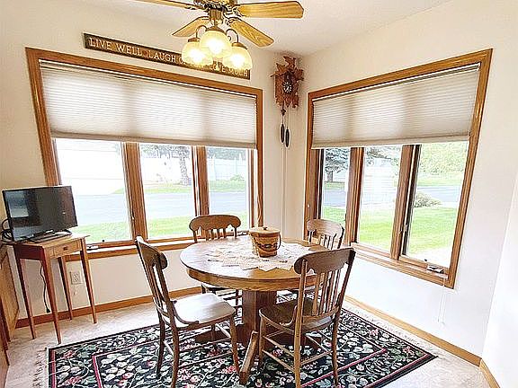 Kitchen eating area