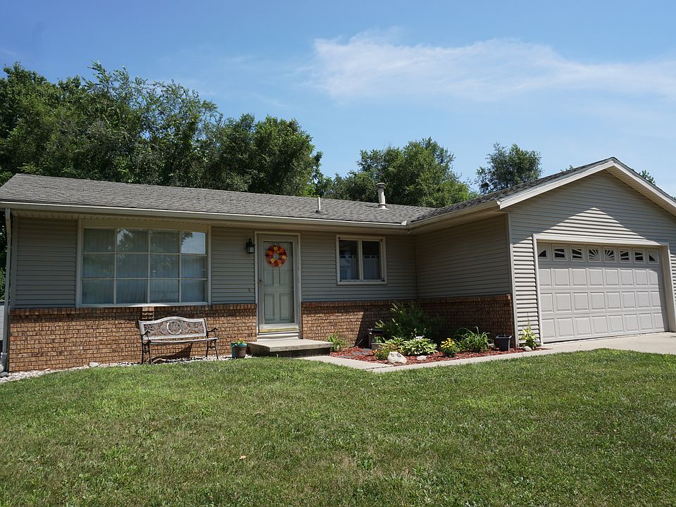 2nd image of 1912 Barberry Cir