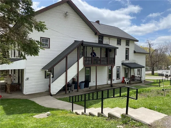 2075 Porterville Rd, East Aurora, NY 14052