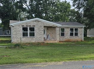304 Hunter Rd, Hazel Green, AL 35750
