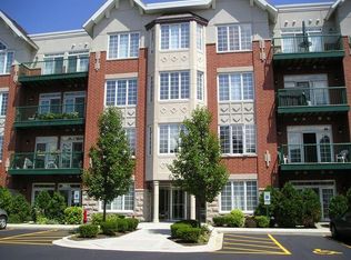 660 McHenry Rd APT 405, Wheeling, IL 60090