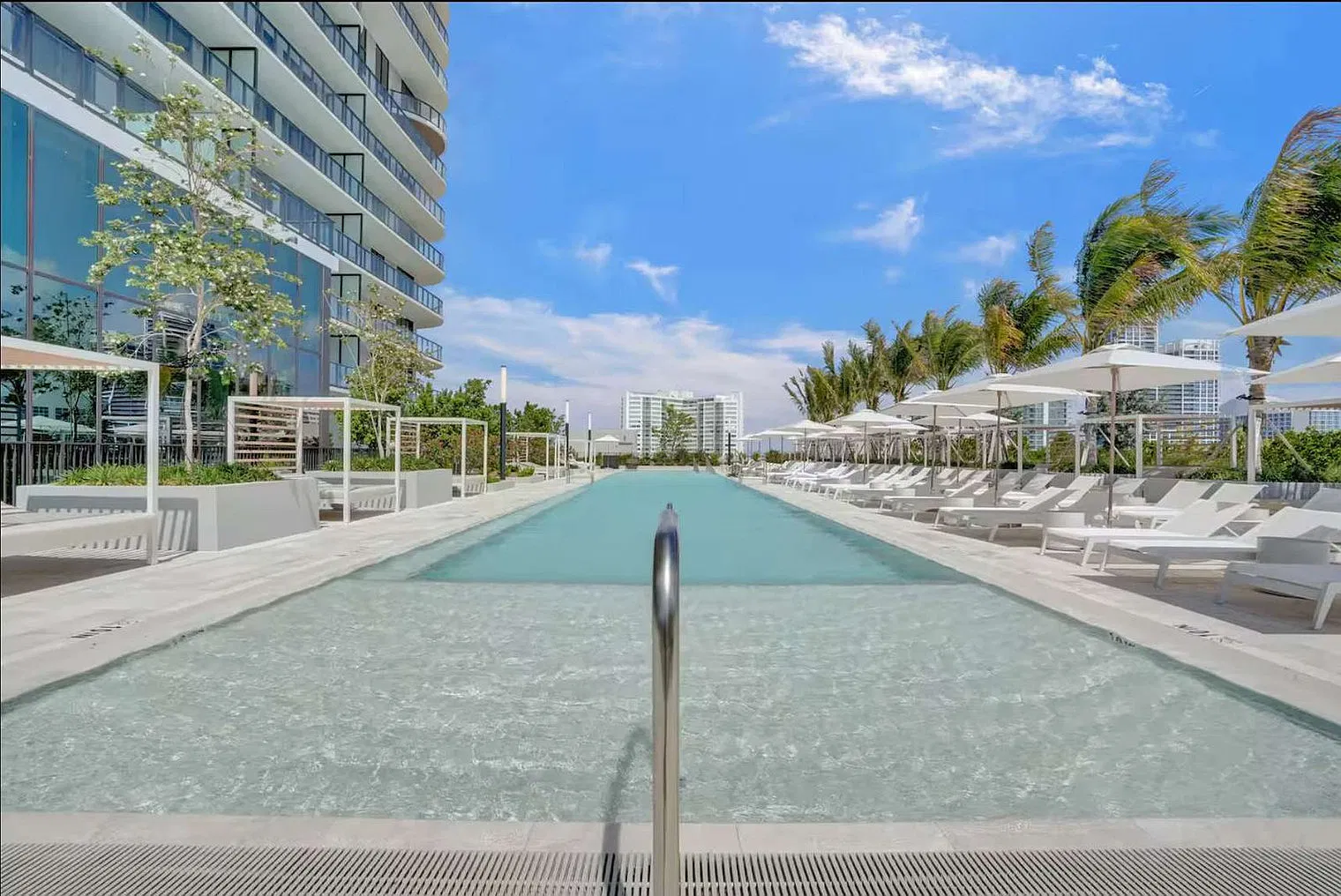 1 bed, 1.0 bath, 592 sqft, $11,545 — Photo 3