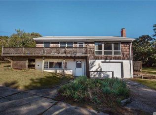 10 Victoria Rd, Hampton Bays, NY 11946