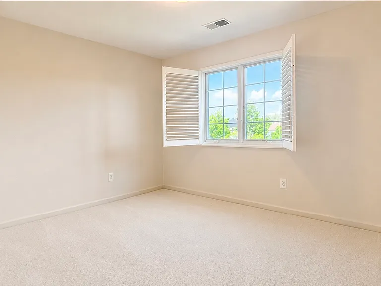 43520 Lucketts Bridge Cir — Photo 23