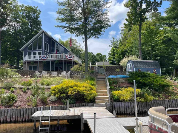 7958 W Dodge Lake Rd, Manistique, MI 49854