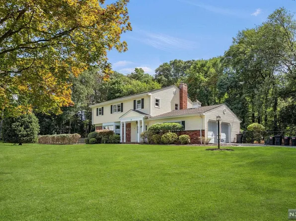 34 Woodside Rd, Wyckoff, NJ 07481