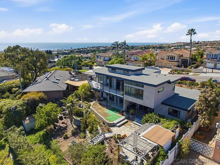5447 Soledad Rd — Photo 32