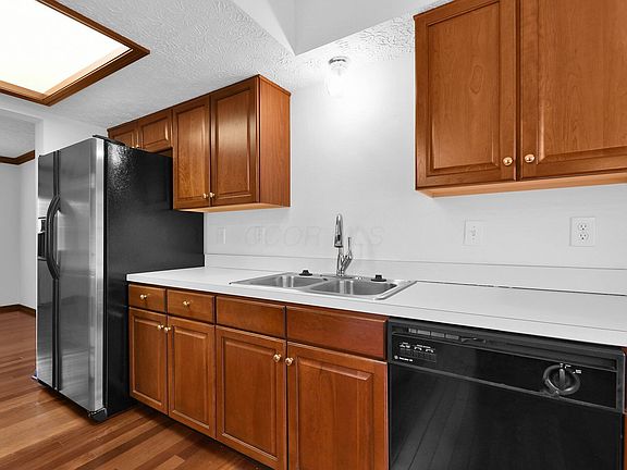 4th image of 1013 Pinewood Ln #6-2