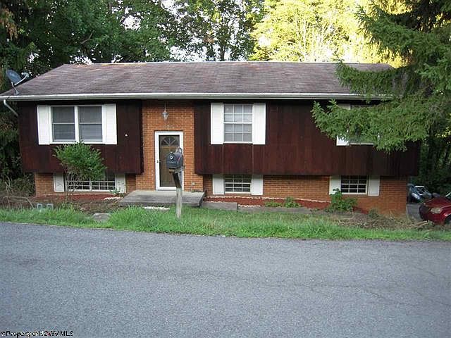 1st image of 825 Cottonwood St