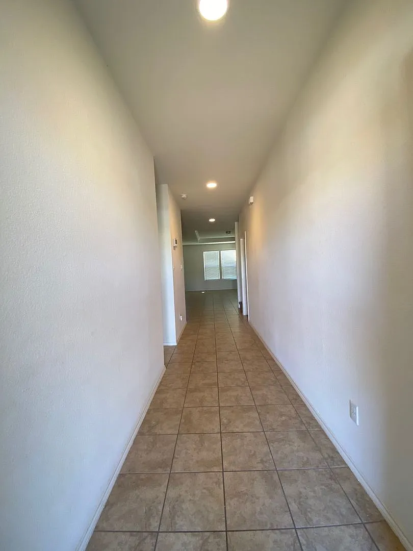 Need space? Huge 2 story home in Trimmier Estates! — Photo 2