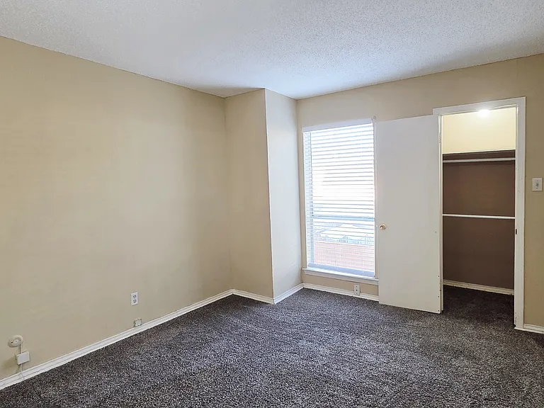 220 Village North Dr — Photo 9