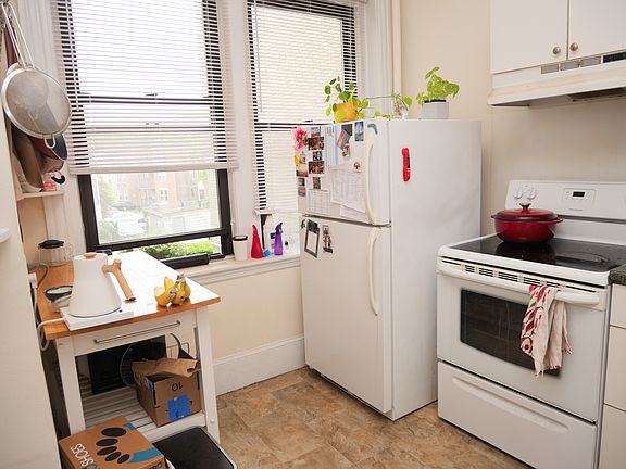 4th image of 229 Saint Paul St APT 1