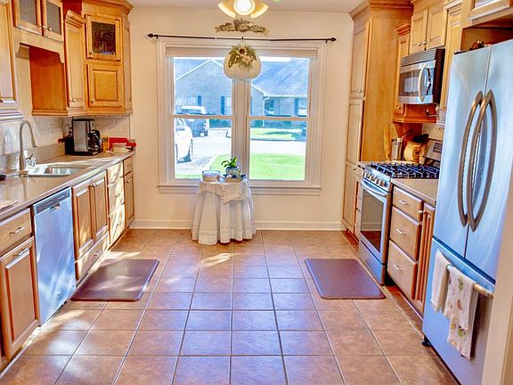 3rd image of 508 Heritage West Ct