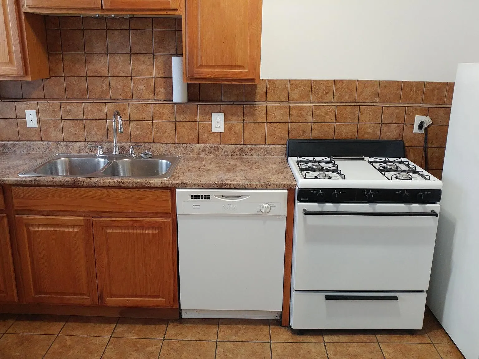 3 bed, 1350 sqft, $1,550 — Photo 4