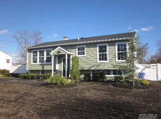 2905 Gull Ave, Medford, NY 11763