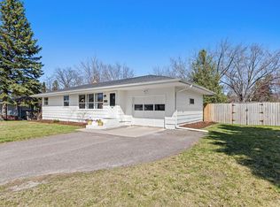 2942 Matilda St, Roseville, MN 55113