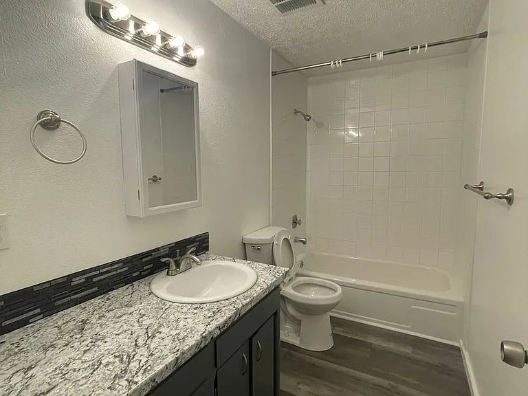 4006 N Madison St — Photo 2