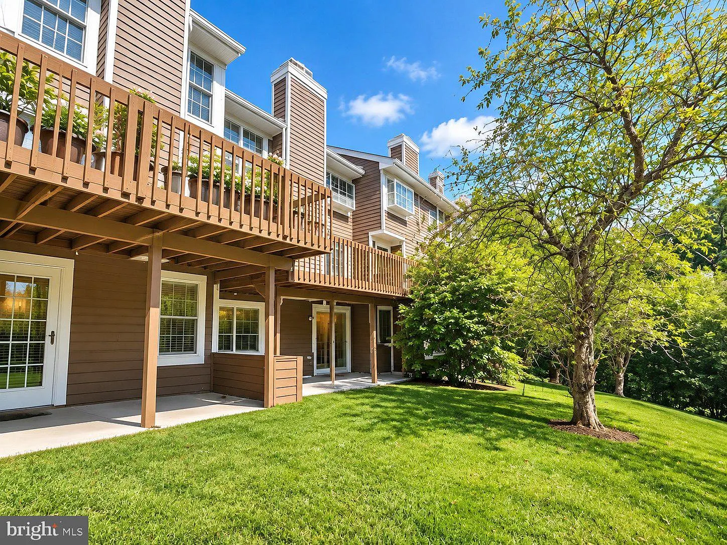 2 bed, 2.5 bath, 2010 sqft, $3,450 — Photo 3