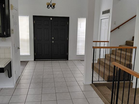 3rd image of 5016 Larchmont Dr NE