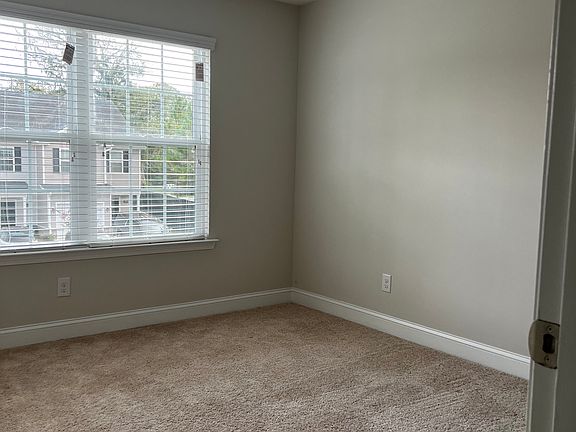 5th image of 205 Regis Way