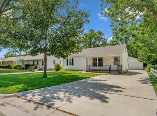 1139 SW Woodhull St, Topeka, KS 66604