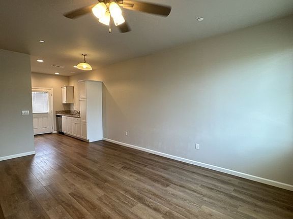 3rd image of 406 S Summit St Unit 101-104