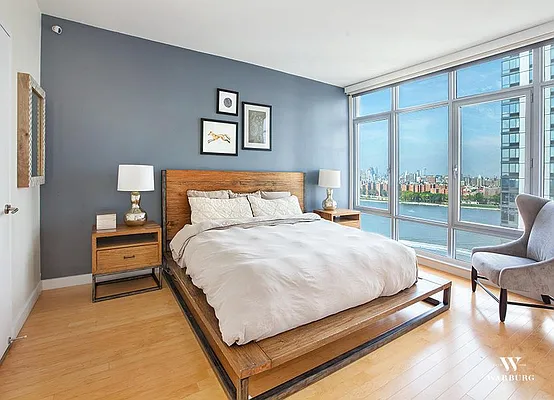 Sold by Warburg | media 2