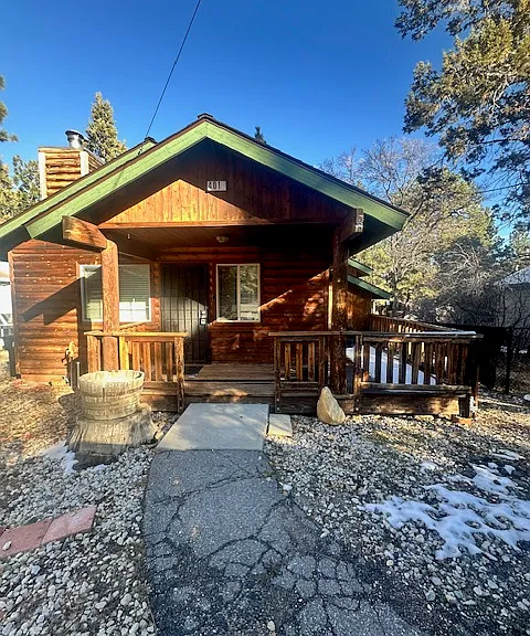 401 Spruce Ln — Photo 1