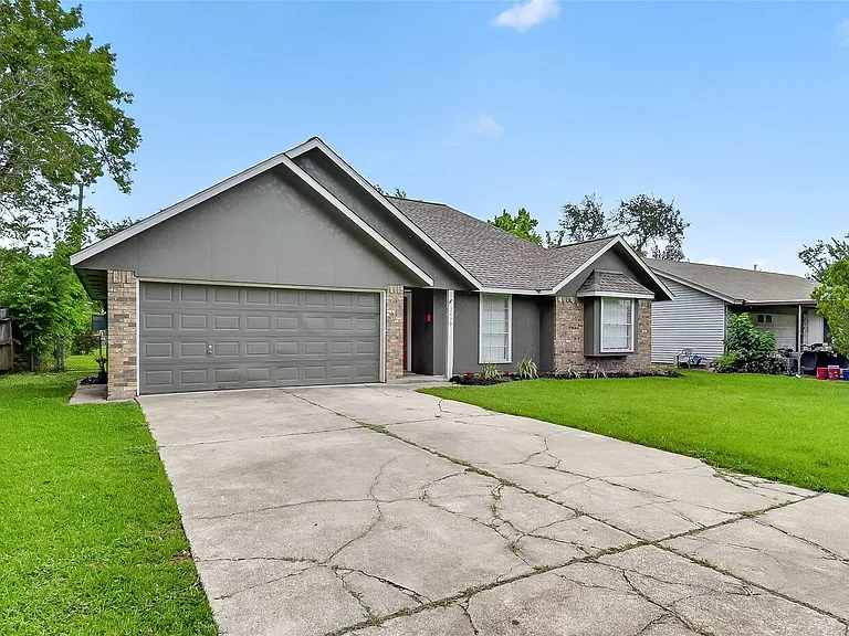 7429 Elbridge Ln — Photo 2
