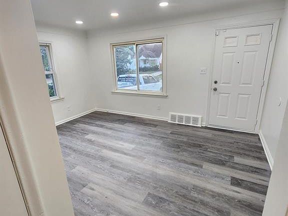 4th image of 8244 Heyden St