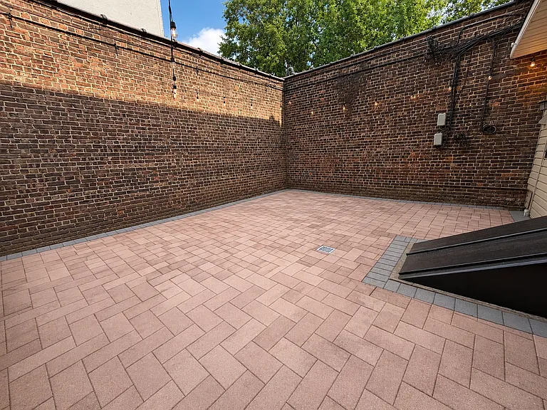 526 Graham Ave #GRDN — Photo 7