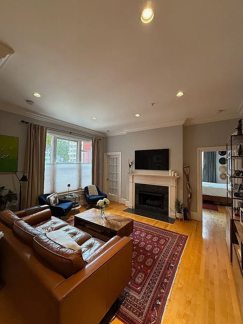 2 bed, 900 sqft, $4,400 — Photo 2