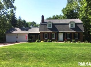 4434 Lakeshore Dr, Salem, IL 62881