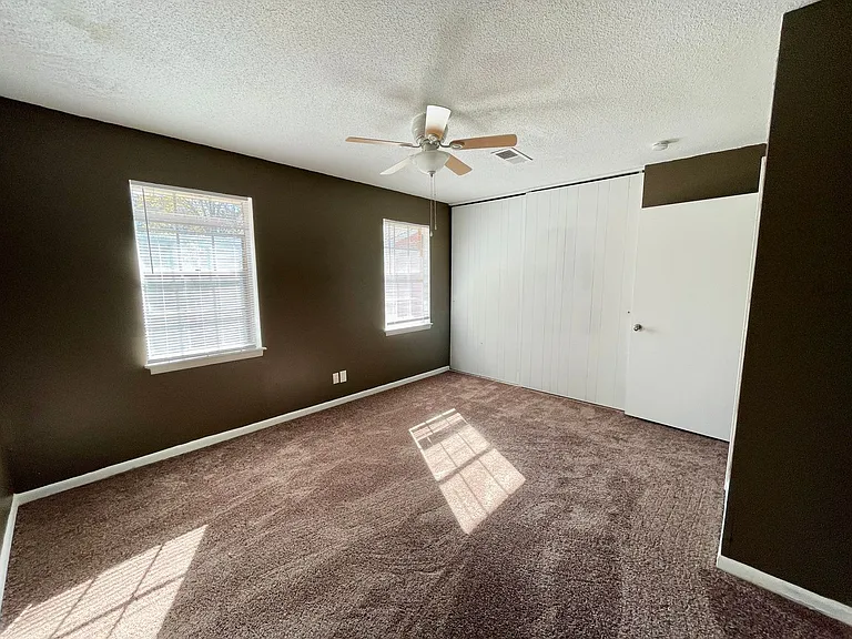 1704 Devonwood Dr — Photo 14