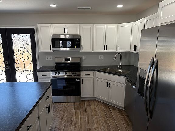 5th image of 107 Sycamore St