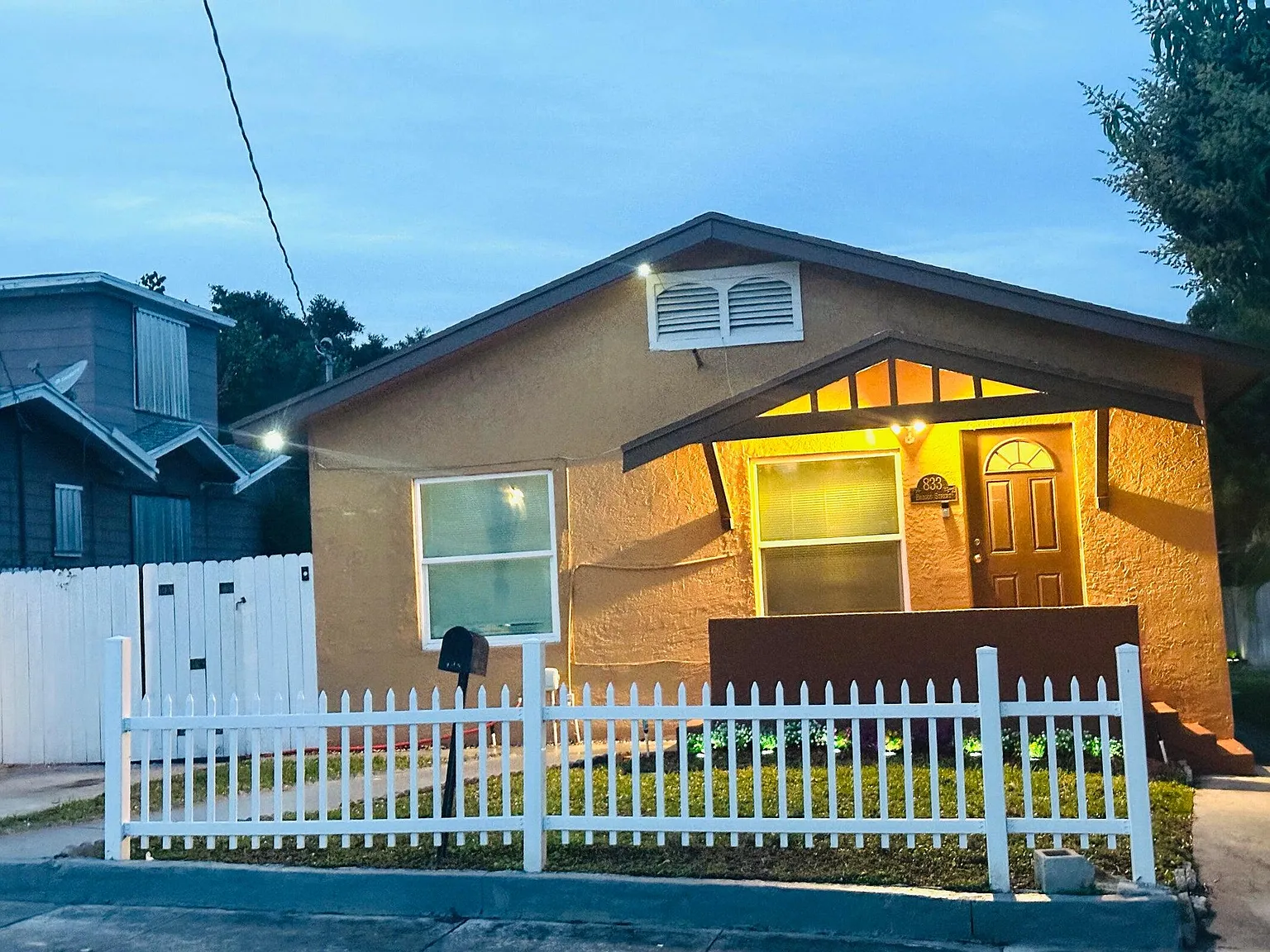 3 bed, 2.0 bath, 1200 sqft, $3,250 — Photo 1