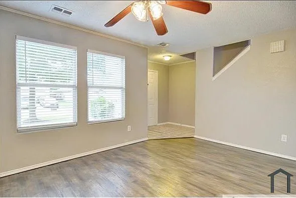 6 bed, 2505 sqft, $3,450 — Photo 3