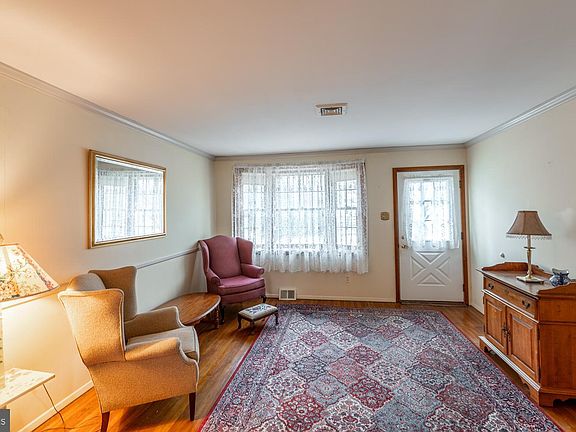 5th image of 1 Diane Dr