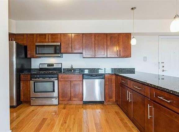 5th image of 125 43rd St APT 603