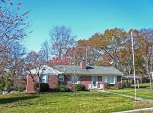 951 Lobelia Ave, Reading, PA 19605