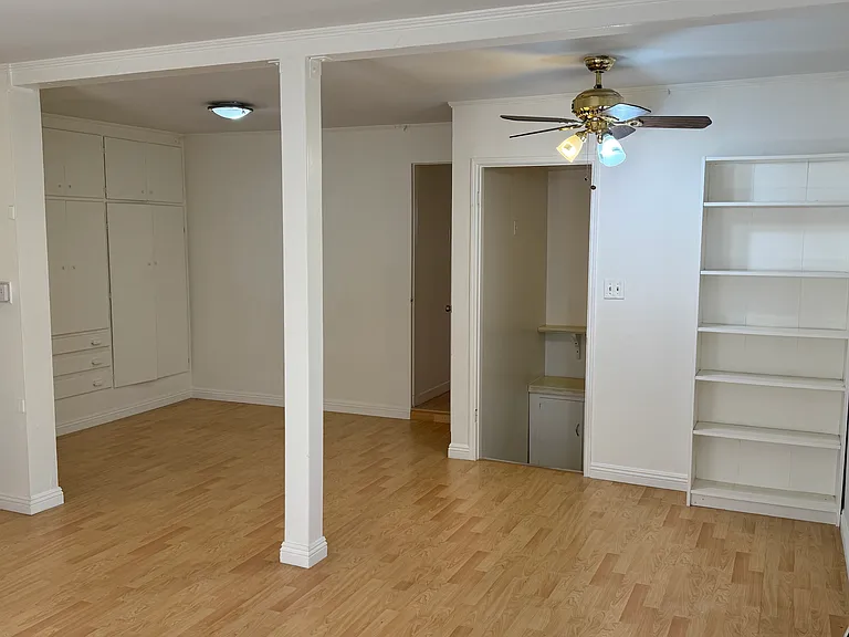 Living Room towards bedroom (North)