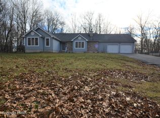 160 Davis Cir, Bushkill, PA 18324