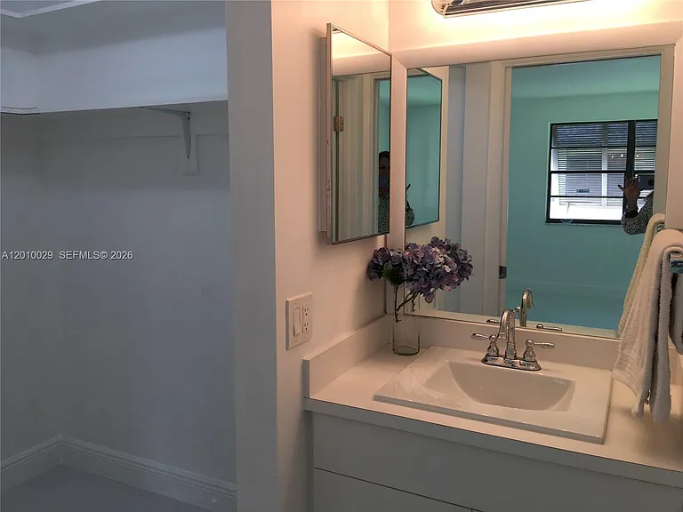 7995 SW 86th St #322 — Photo 2
